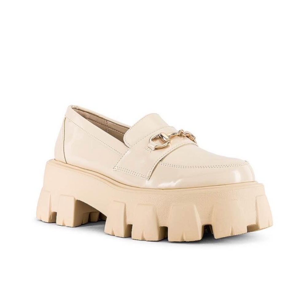 NWT Raye Lea Loafer in Nude